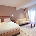 Hotel Garrya Romo *